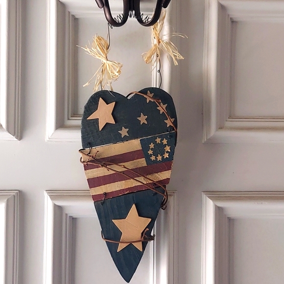 American Inspired Heart Wall Decor - Picture 1 of 2